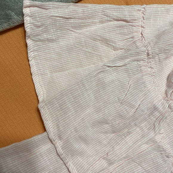 Flowy Sleeved Blouse - Picture 2 of 3